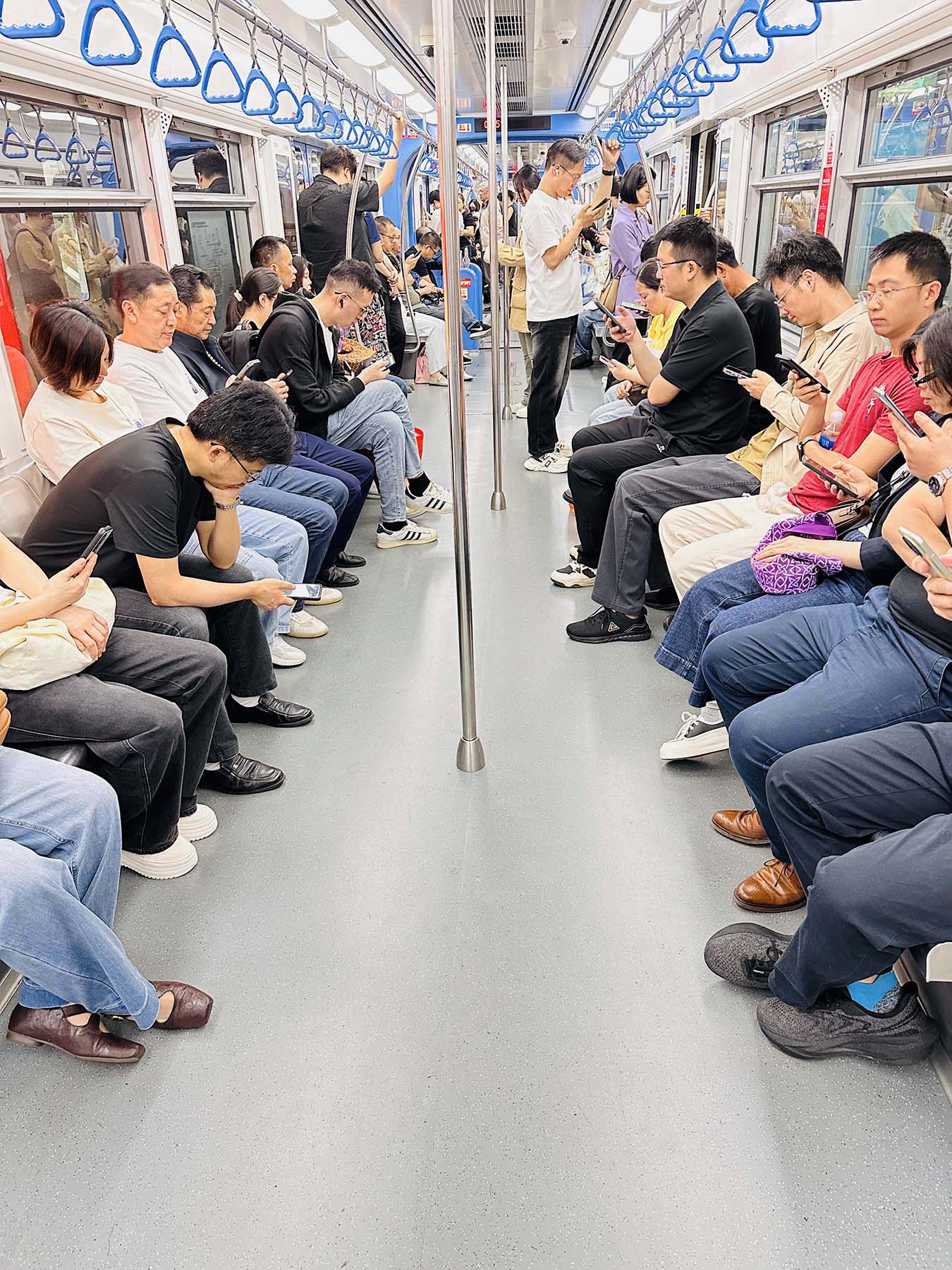重庆地铁三号线诺拉橡胶地板照片1